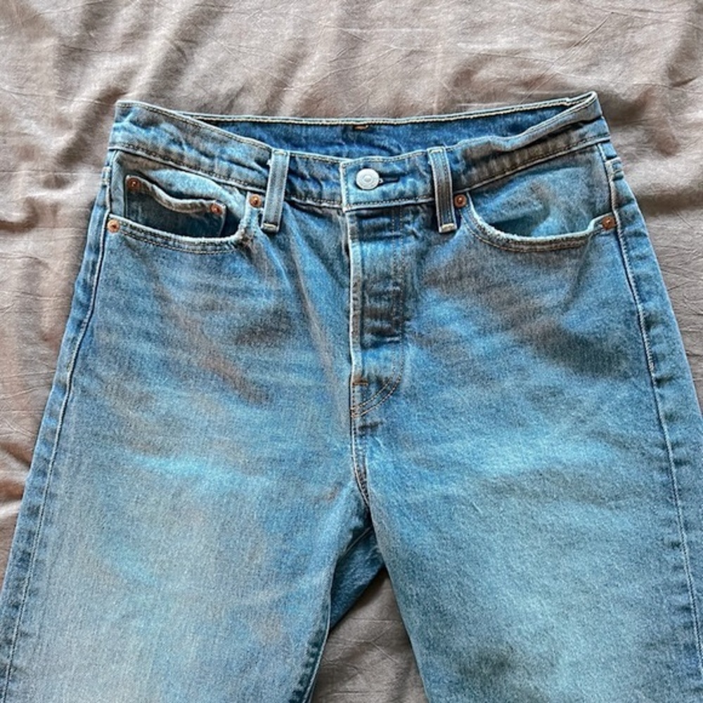 Levi jeans straight leg cut off size 29